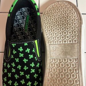 Mind craft size 5 worn once